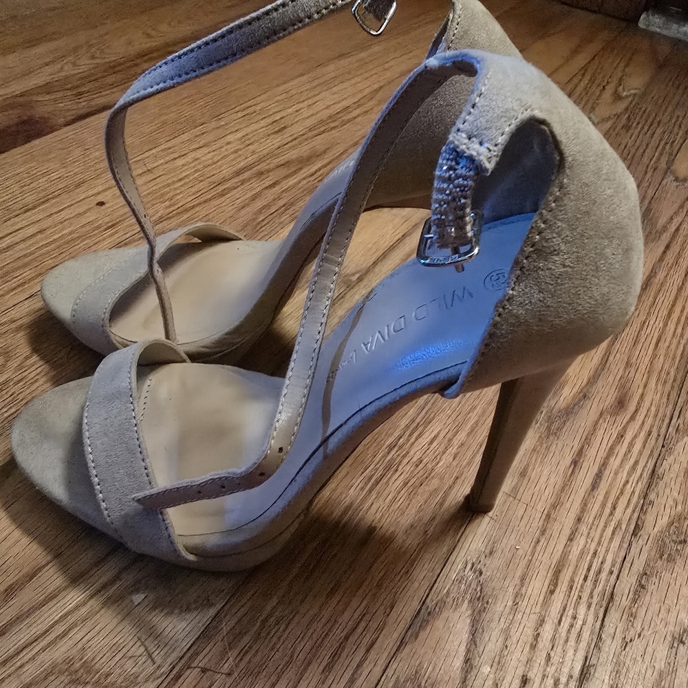 Wild Diva Women’s Tan Heeled Sandals